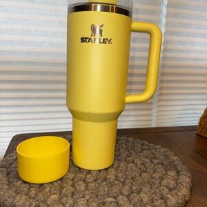 Stanley 40oz flow state tumbler Lemonade 🍋